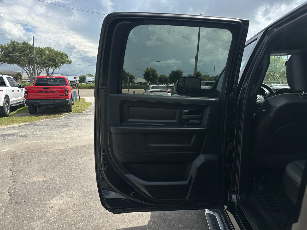 RAM 3500 Tradesman 4x4 Crew Cab 8' Box 2021