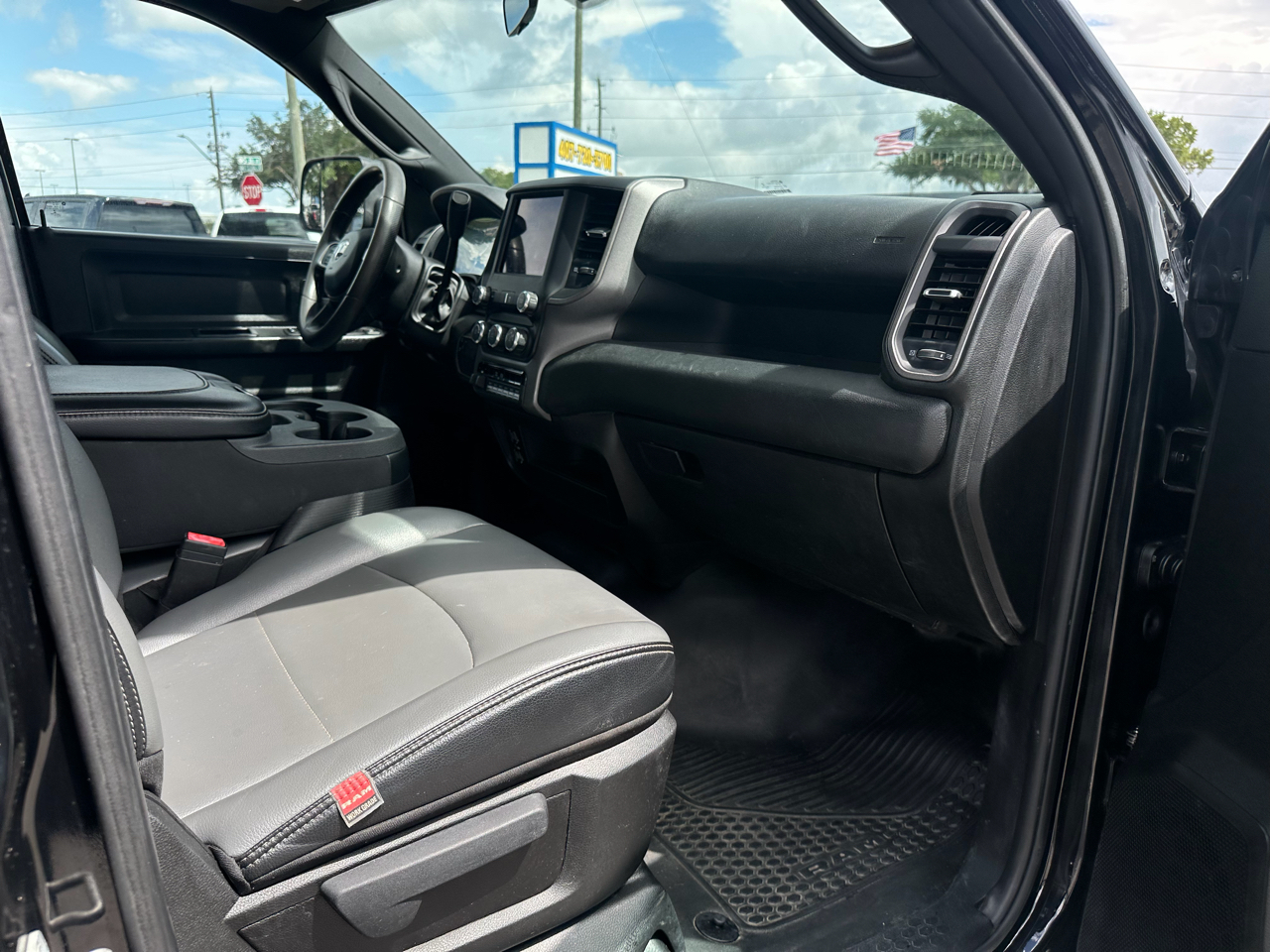 RAM 3500 Tradesman 4x4 Crew Cab 8' Box 2021