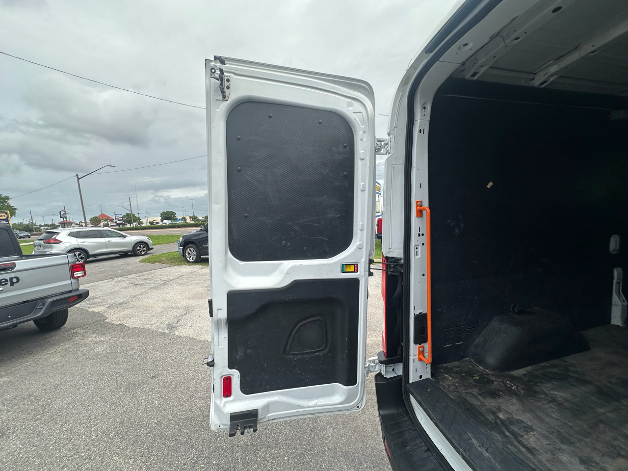 Ford Transit Van T-150 148" Med Rf 8600 GVWR Sliding RH Dr 2019