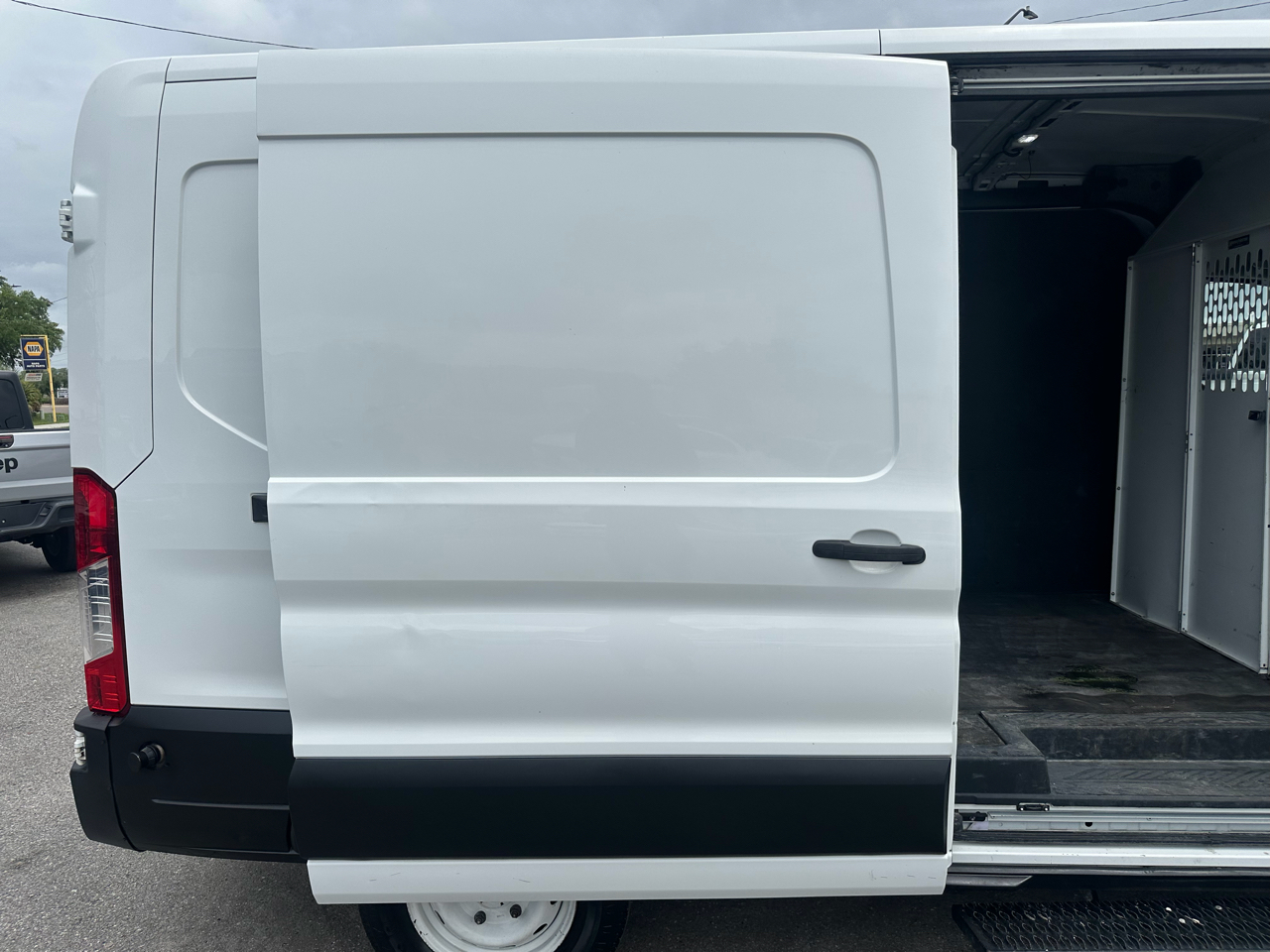 Ford Transit Van T-150 148" Med Rf 8600 GVWR Sliding RH Dr 2019