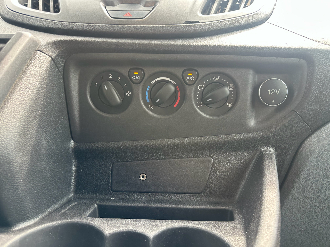 Ford Transit Van T-150 148" Med Rf 8600 GVWR Sliding RH Dr 2019
