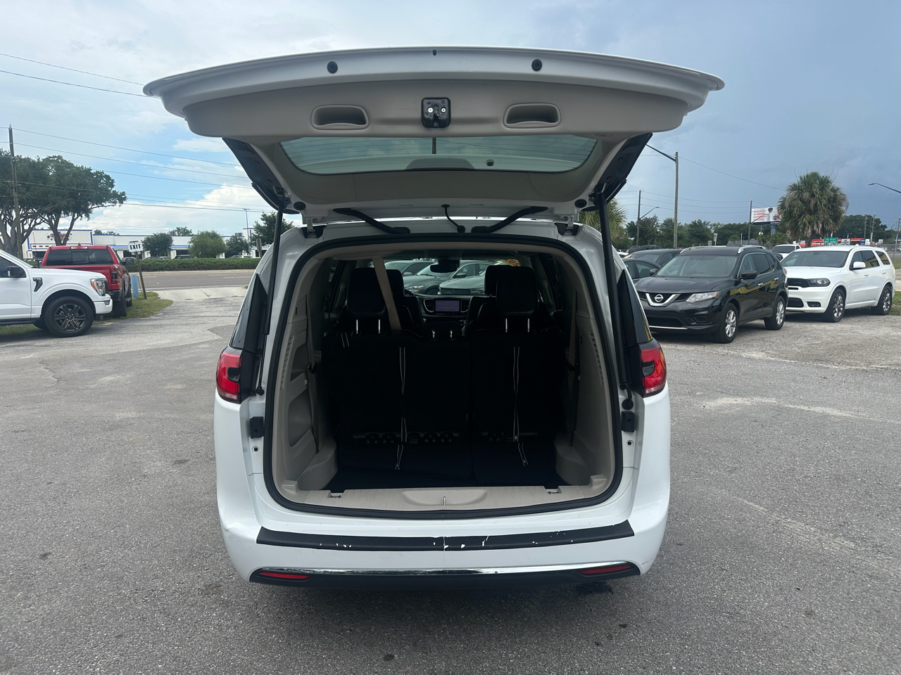 Chrysler Pacifica Touring L FWD 2022