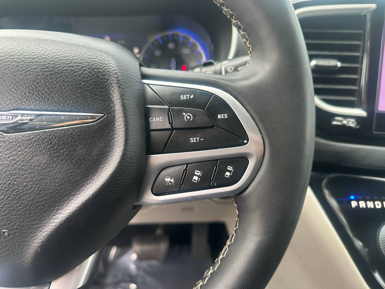 Chrysler Pacifica Touring L FWD 2022