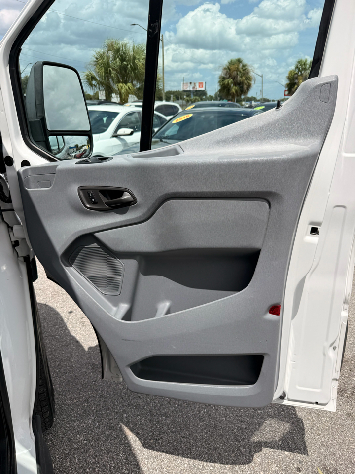 Ford Transit Van T-150 148" Med Rf 8600 GVWR Sliding RH Dr 2017