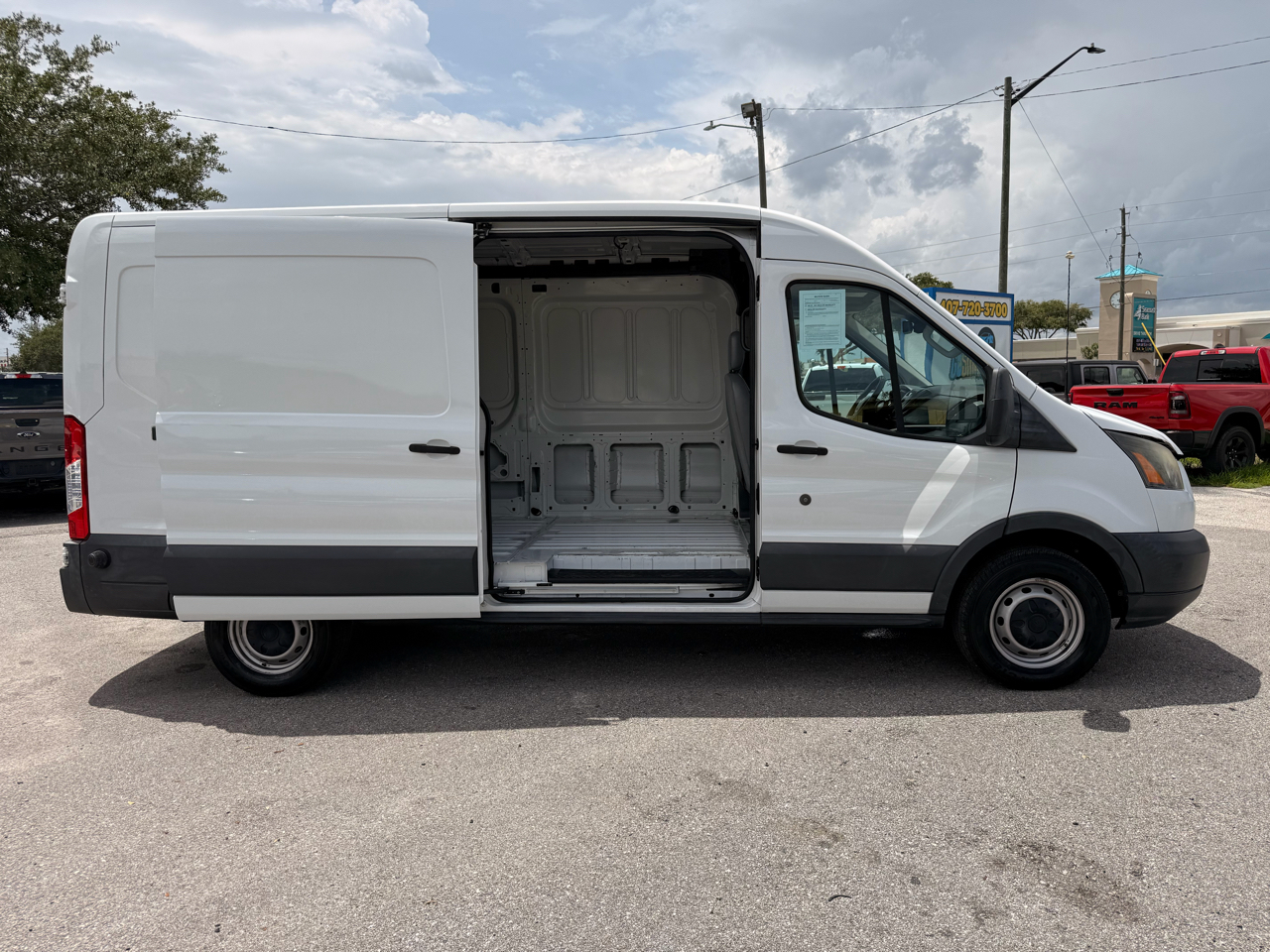 Ford Transit Van T-150 148" Med Rf 8600 GVWR Sliding RH Dr 2017