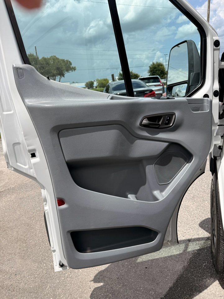 Ford Transit Van T-150 148" Med Rf 8600 GVWR Sliding RH Dr 2017