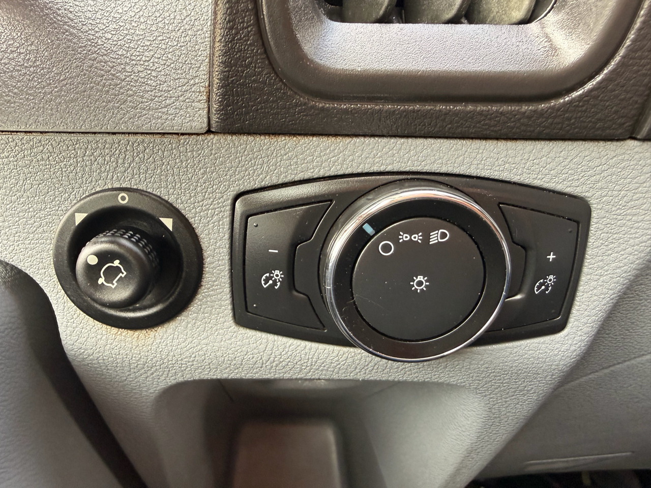 Ford Transit Van T-150 148" Med Rf 8600 GVWR Sliding RH Dr 2017