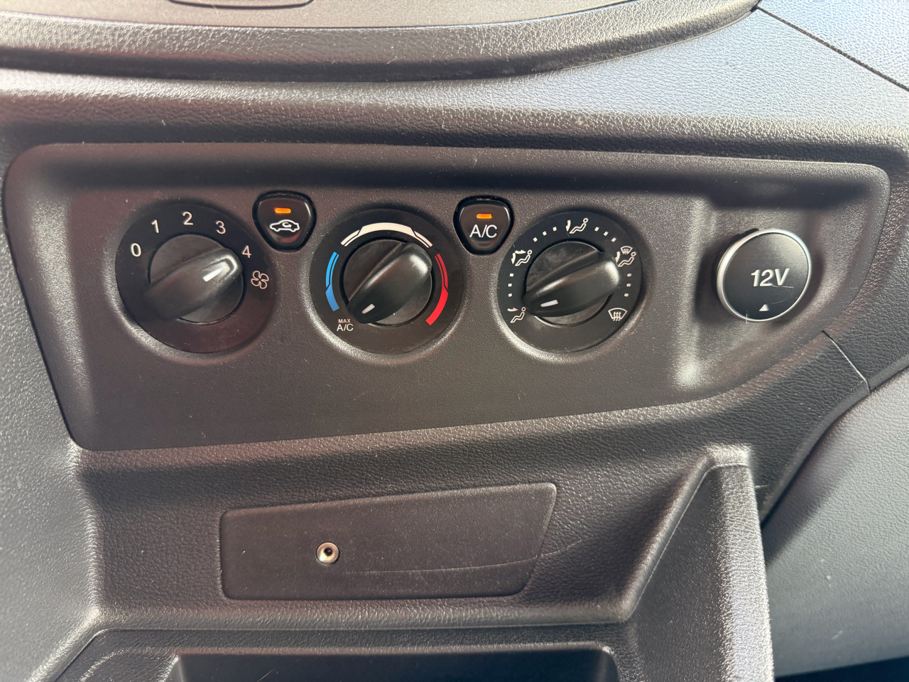 Ford Transit Van T-150 148" Med Rf 8600 GVWR Sliding RH Dr 2017