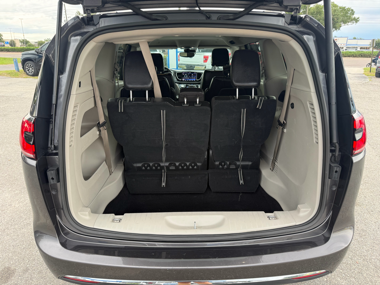 Chrysler Pacifica Touring L FWD 2022