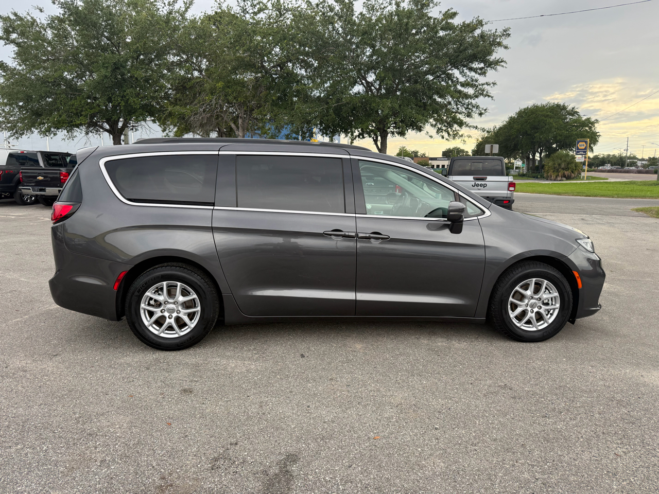 Chrysler Pacifica Touring L FWD 2022