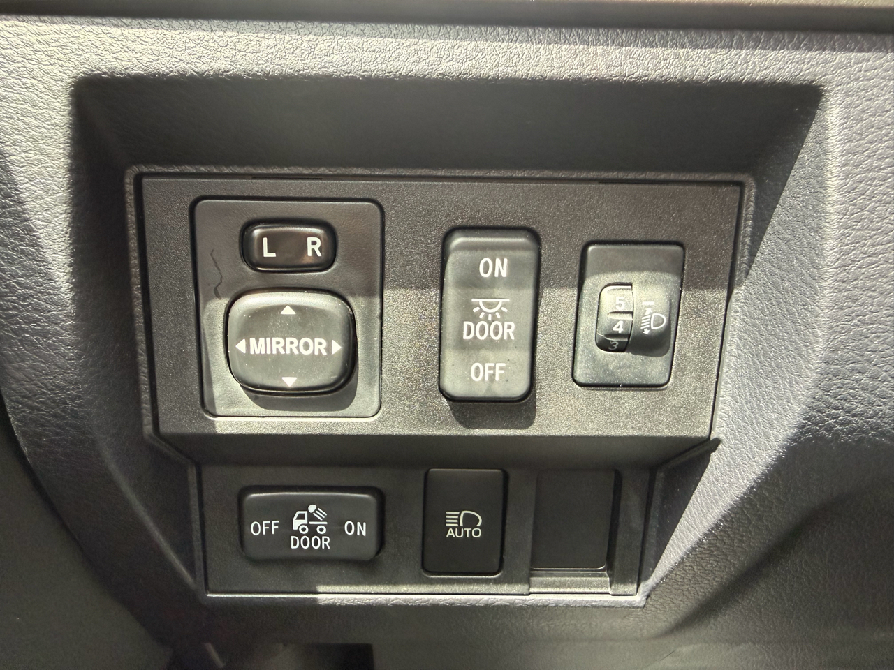 Toyota Tundra 4WD SR5 Double Cab 6.5' Bed 5.7L (Natl) 2018