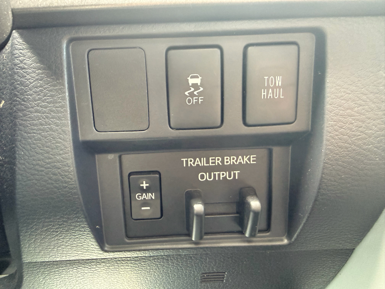 Toyota Tundra 4WD SR5 Double Cab 6.5' Bed 5.7L (Natl) 2018