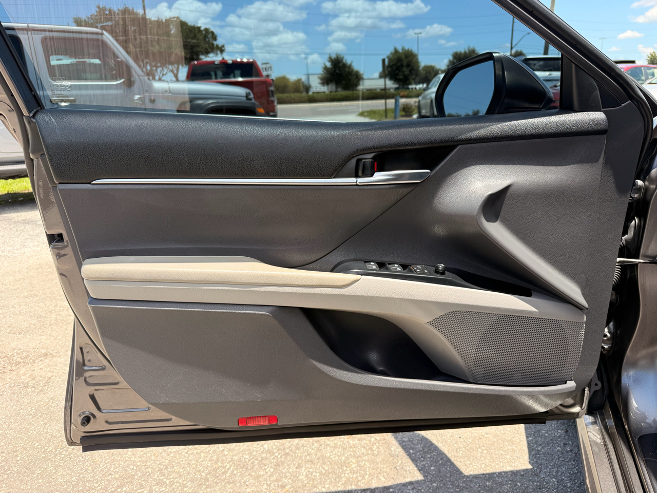 Toyota Camry SE Auto (Natl) 2020