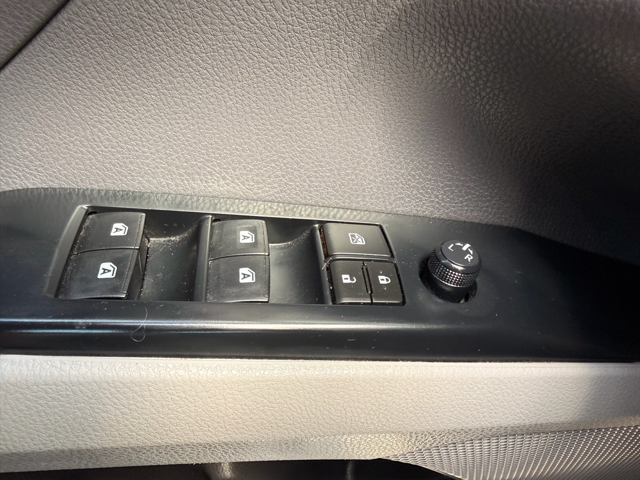 Toyota Camry SE Auto (Natl) 2020
