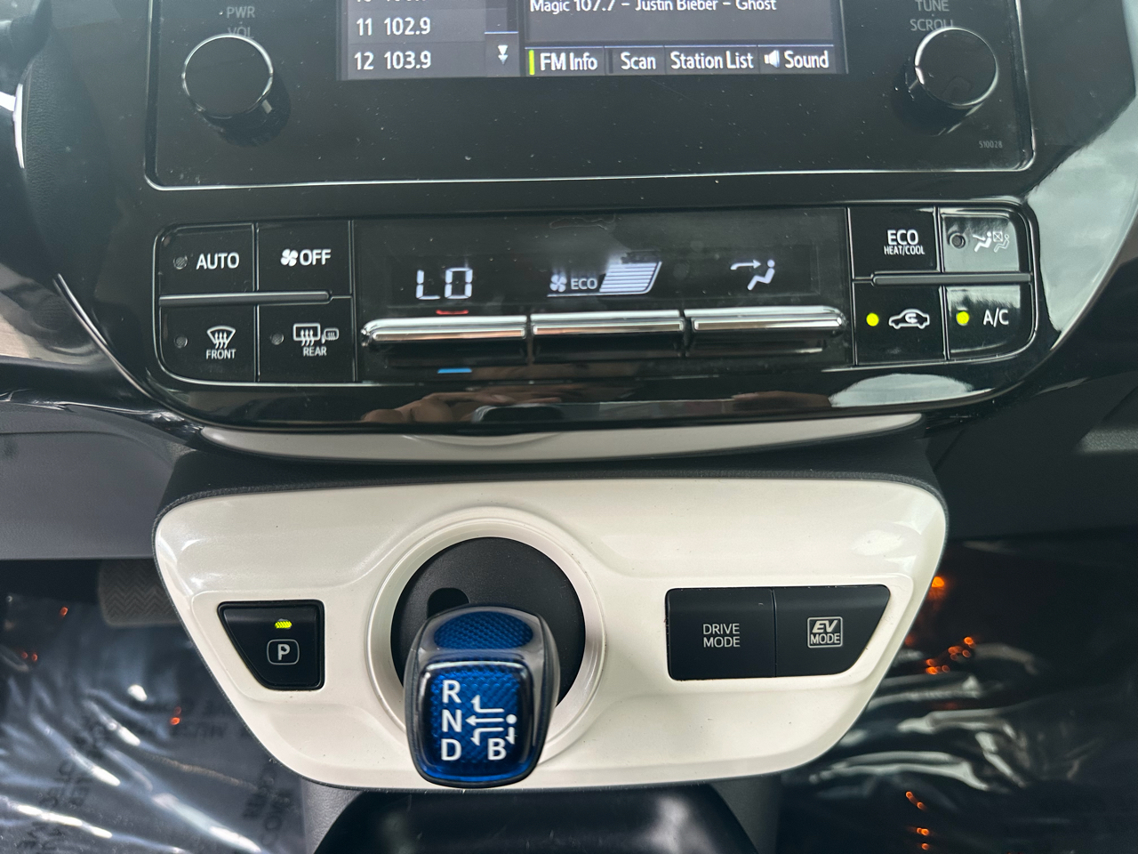 Toyota Prius 5dr HB Three Touring (Natl) 2016