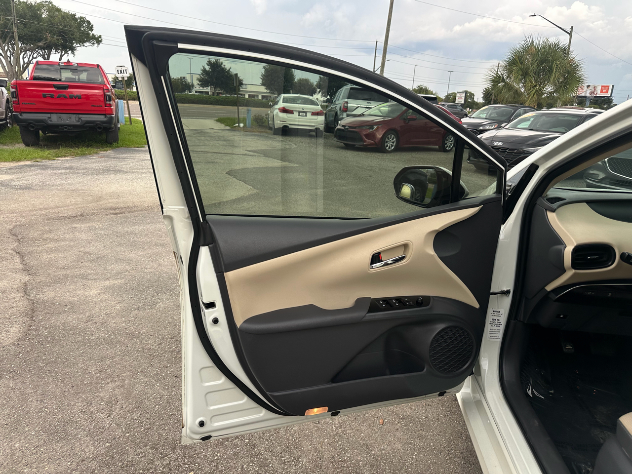 Toyota Prius 5dr HB Three Touring (Natl) 2016