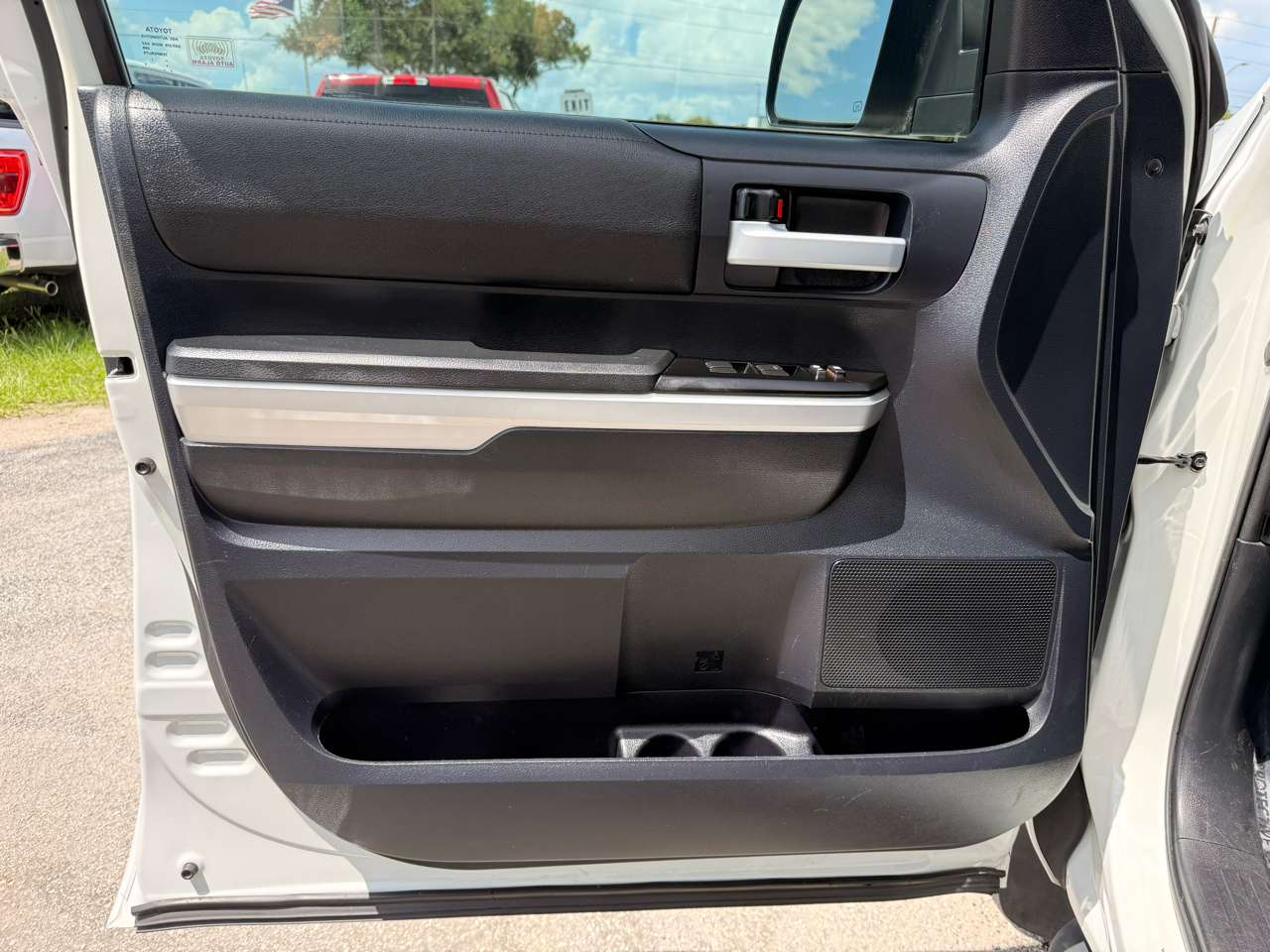 Toyota Tundra 4WD Truck Double Cab 5.7L FFV V8 6-Spd AT TRD Pro (Natl) 2016