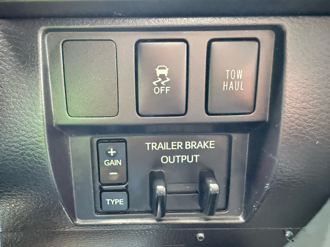 Toyota Tundra 4WD Truck Double Cab 5.7L FFV V8 6-Spd AT TRD Pro (Natl) 2016