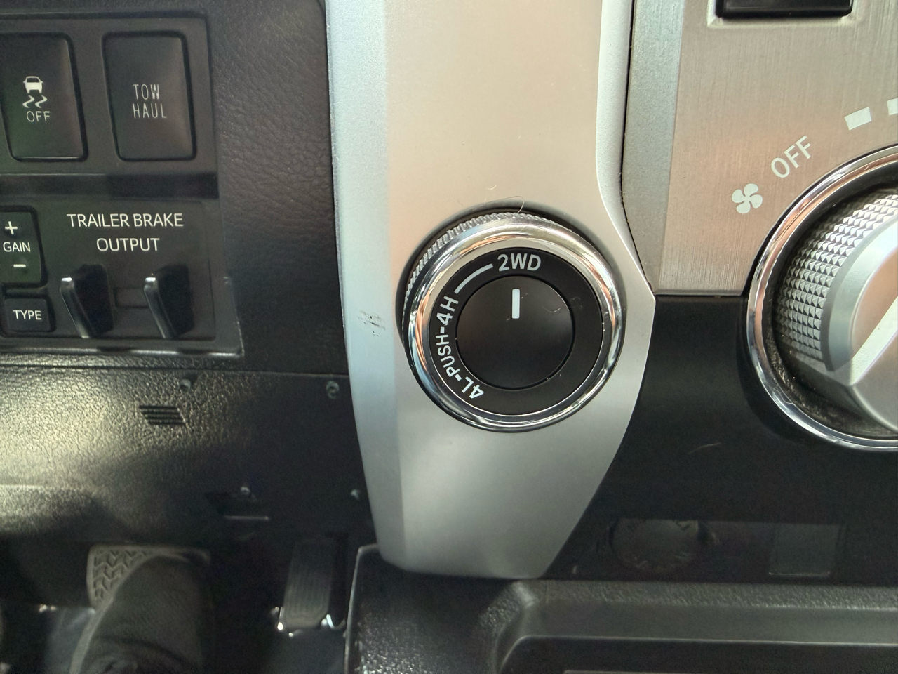 Toyota Tundra 4WD Truck Double Cab 5.7L FFV V8 6-Spd AT TRD Pro (Natl) 2016