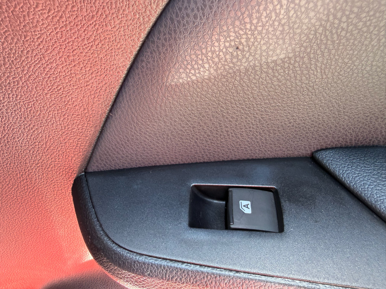 Toyota Prius Three Touring (Natl) 2017