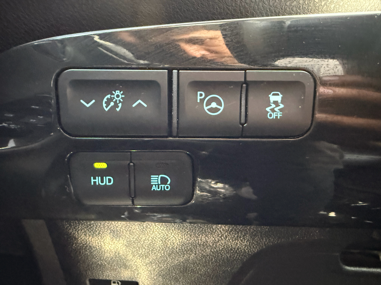 Toyota Prius Three Touring (Natl) 2017