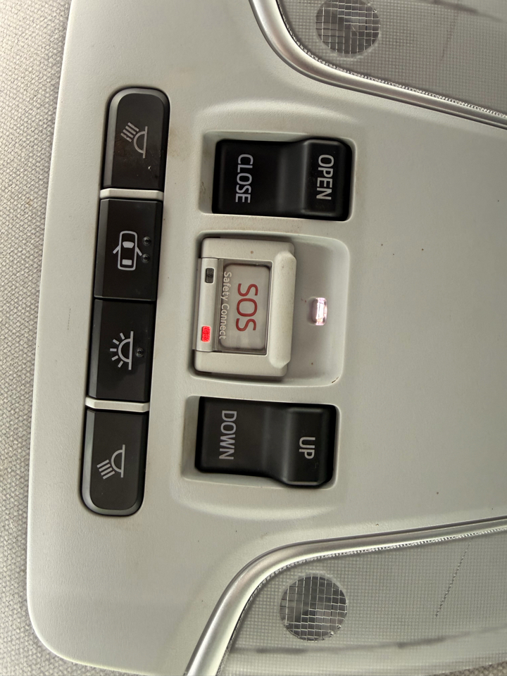 Toyota Prius Three Touring (Natl) 2017