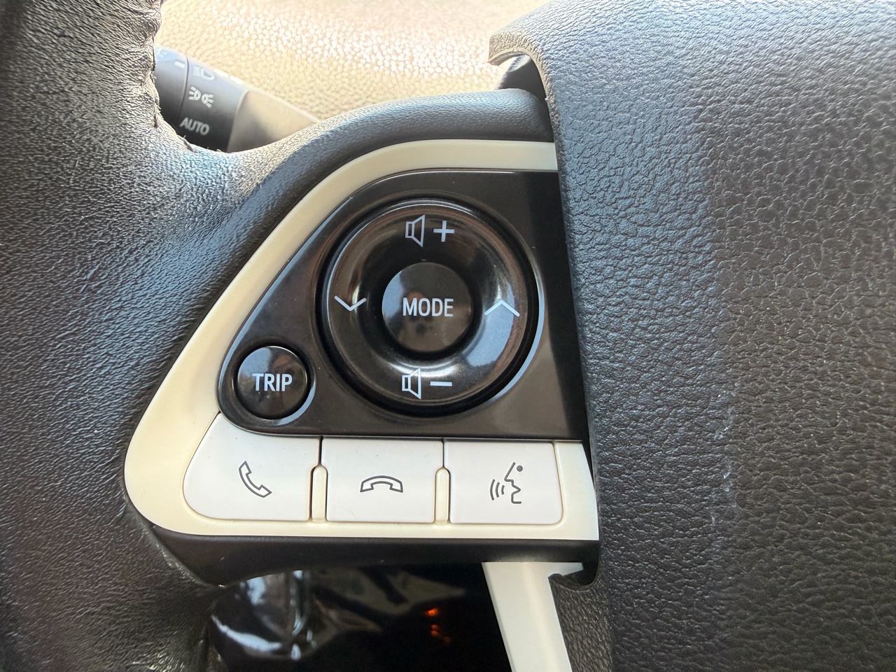 Toyota Prius Three Touring (Natl) 2017