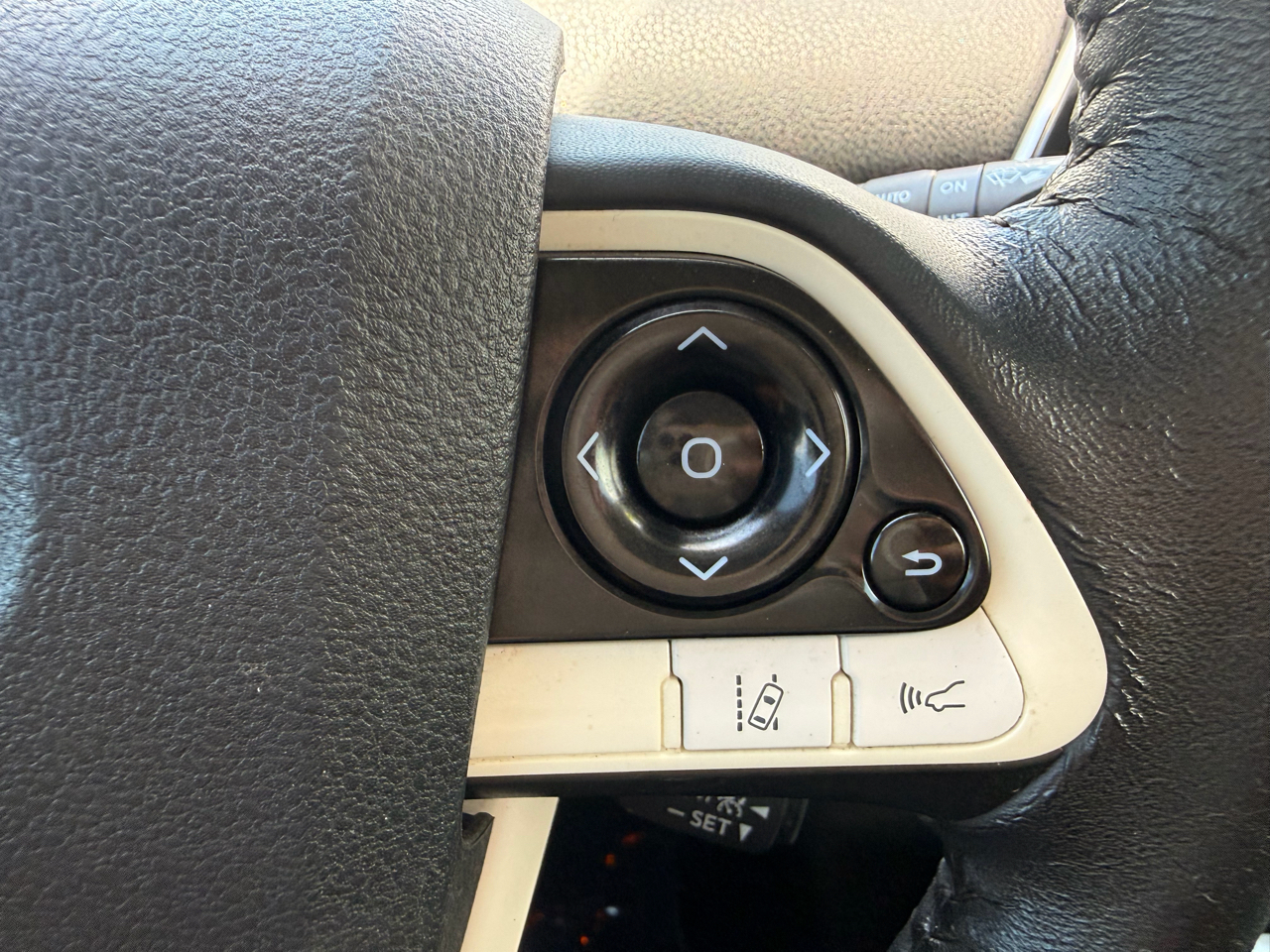 Toyota Prius Three Touring (Natl) 2017