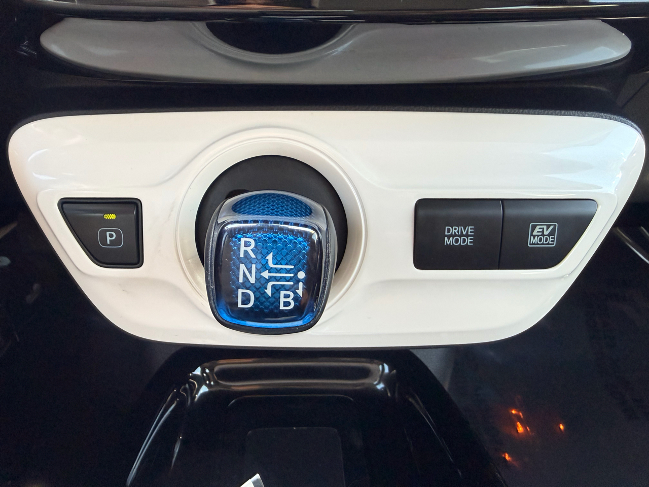 Toyota Prius Three Touring (Natl) 2017