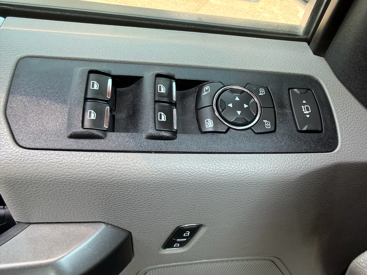 Ford Super Duty F-250 SRW XLT 4WD Crew Cab 8' Box 2021