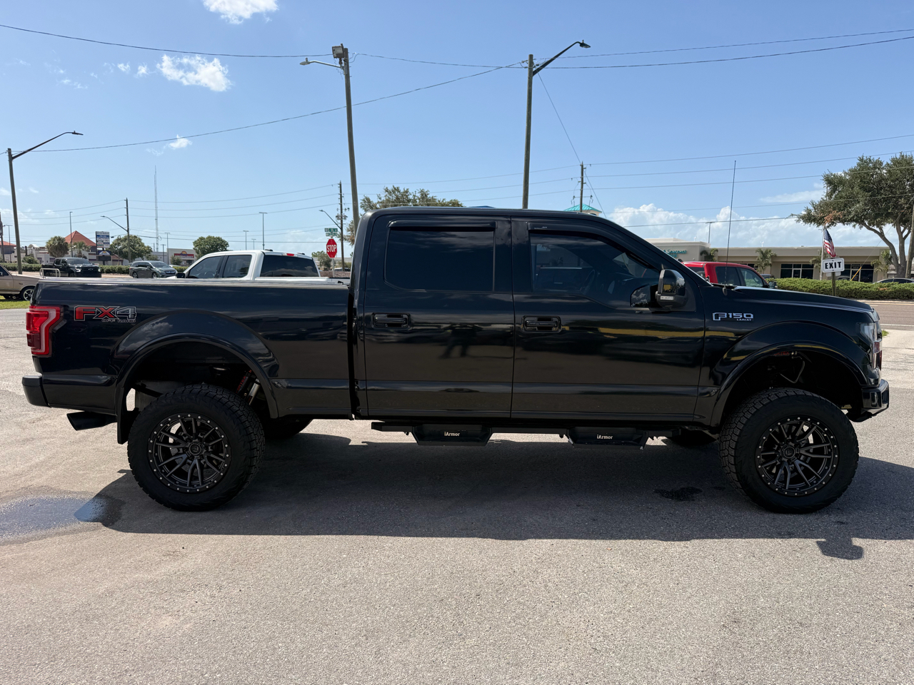 Ford F-150 4WD SuperCrew 157" Lariat w/HD Payload Pkg 2015