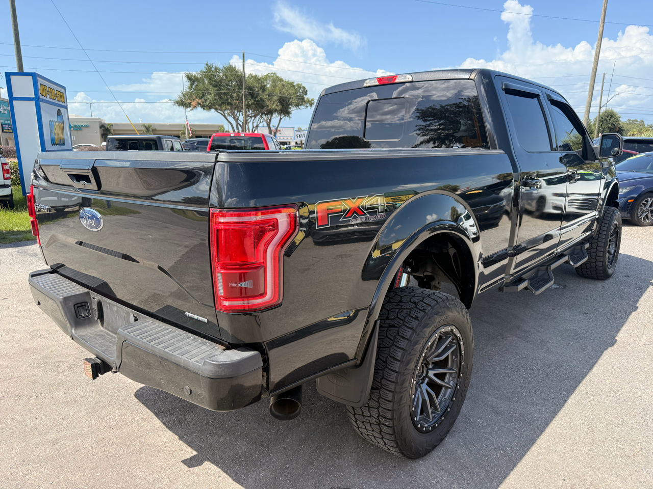 Ford F-150 4WD SuperCrew 157" Lariat w/HD Payload Pkg 2015