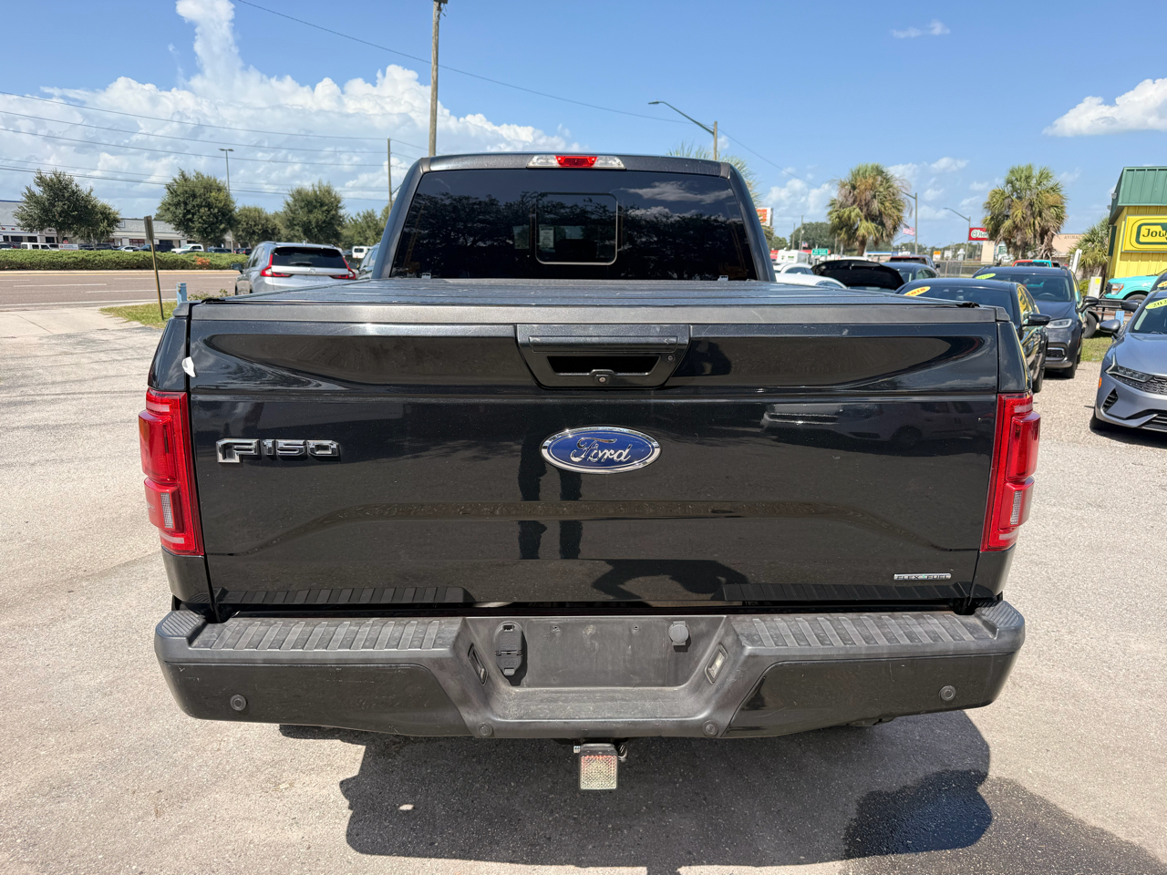 Ford F-150 4WD SuperCrew 157" Lariat w/HD Payload Pkg 2015