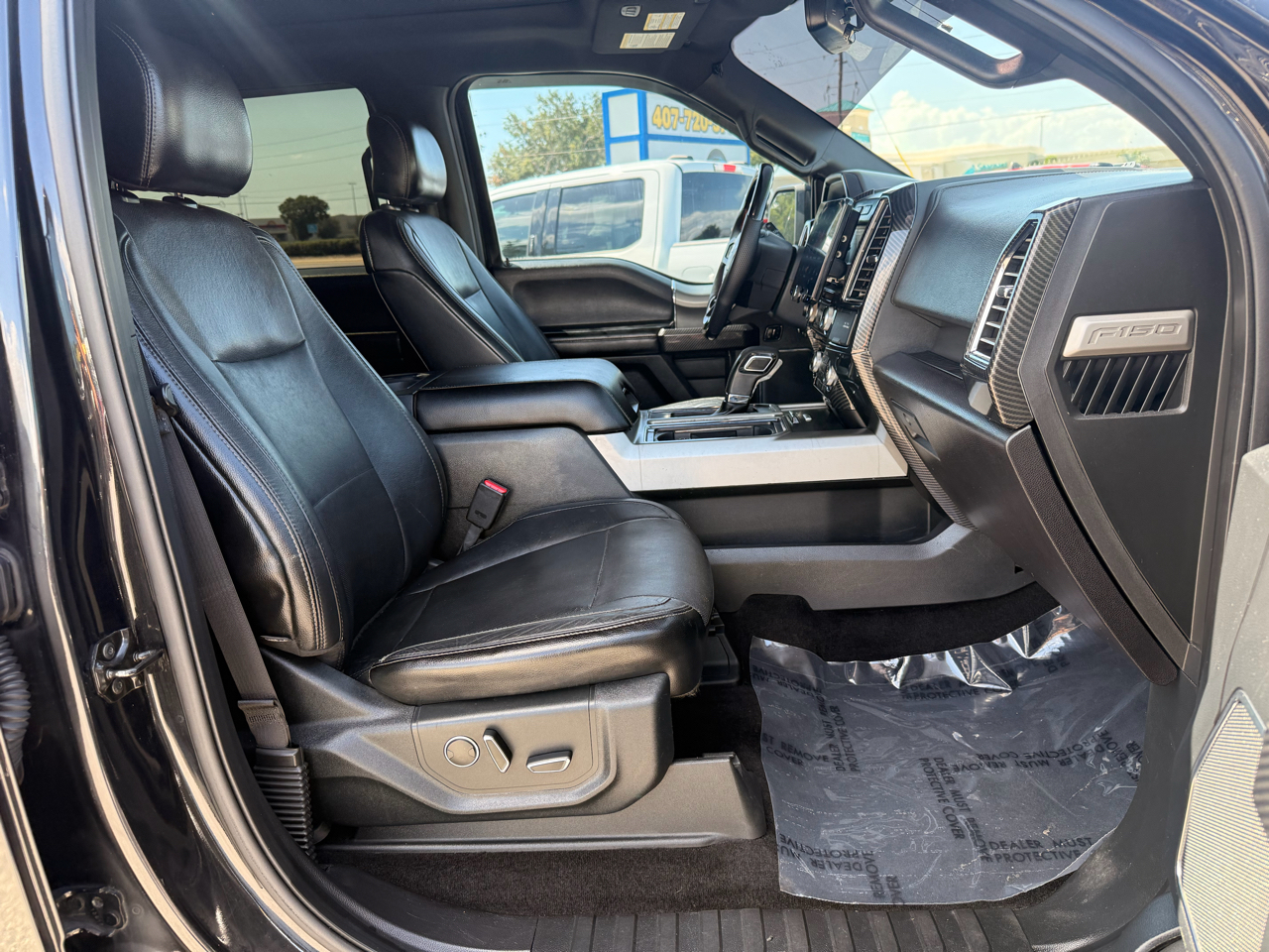 Ford F-150 4WD SuperCrew 157" Lariat w/HD Payload Pkg 2015