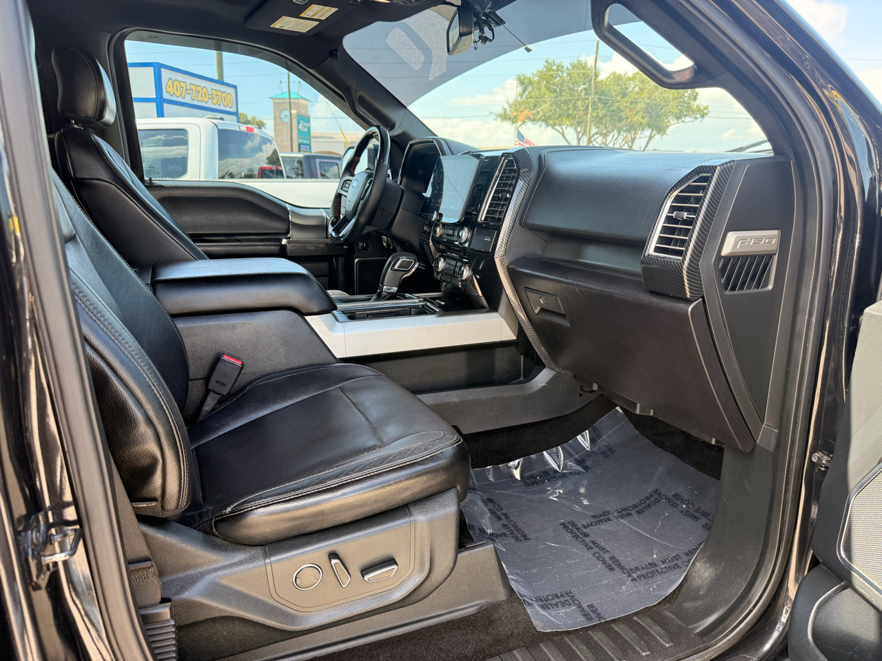 Ford F-150 4WD SuperCrew 157" Lariat w/HD Payload Pkg 2015