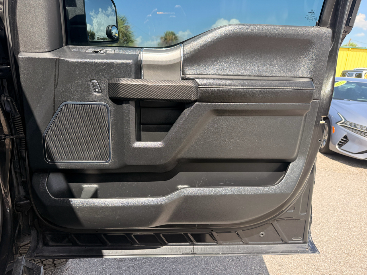 Ford F-150 4WD SuperCrew 157" Lariat w/HD Payload Pkg 2015