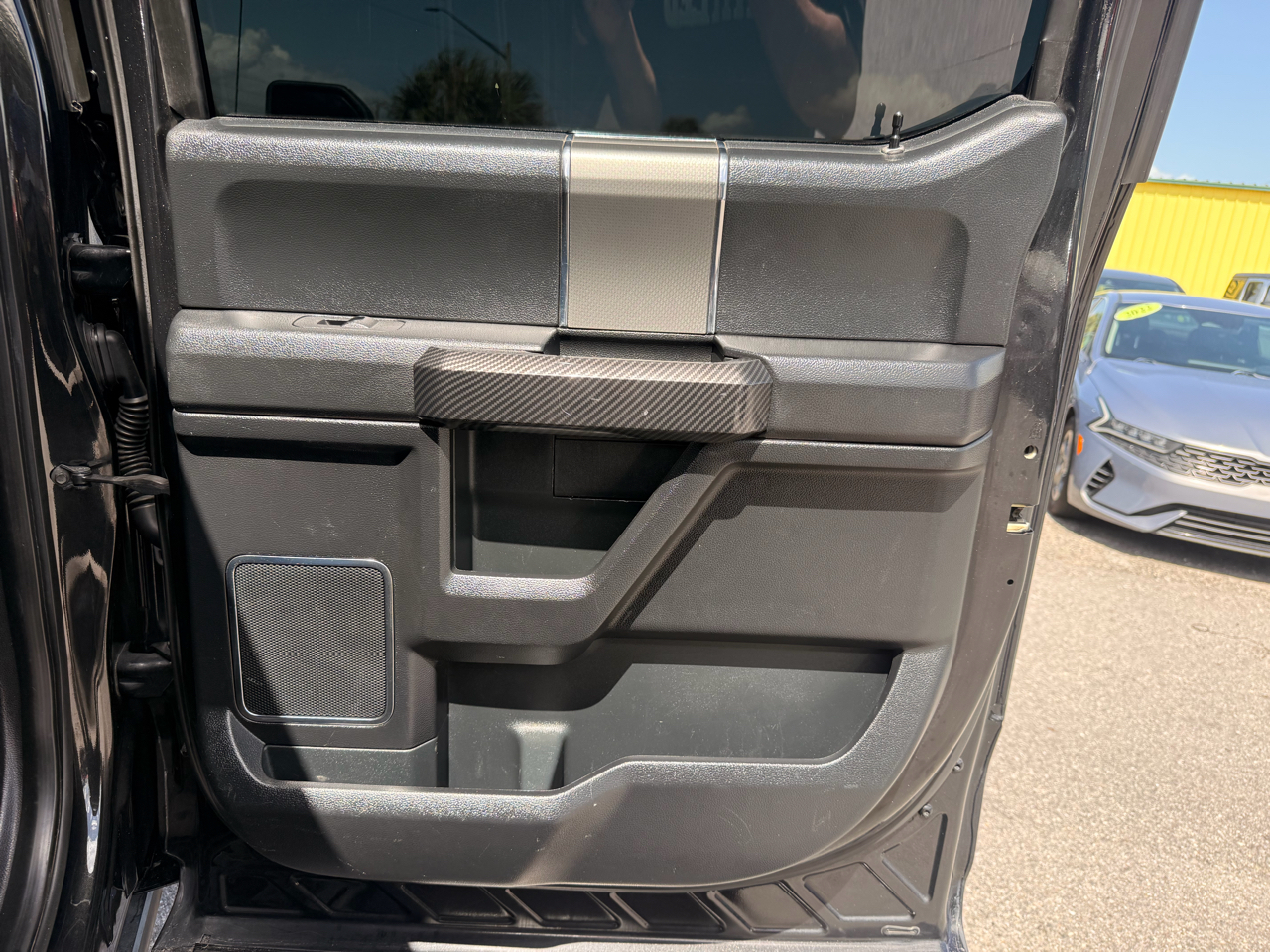 Ford F-150 4WD SuperCrew 157" Lariat w/HD Payload Pkg 2015