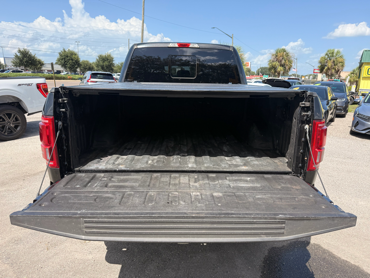 Ford F-150 4WD SuperCrew 157" Lariat w/HD Payload Pkg 2015