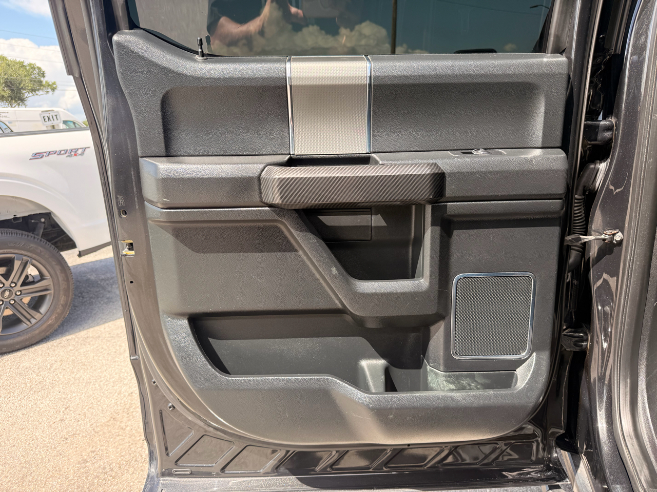 Ford F-150 4WD SuperCrew 157" Lariat w/HD Payload Pkg 2015