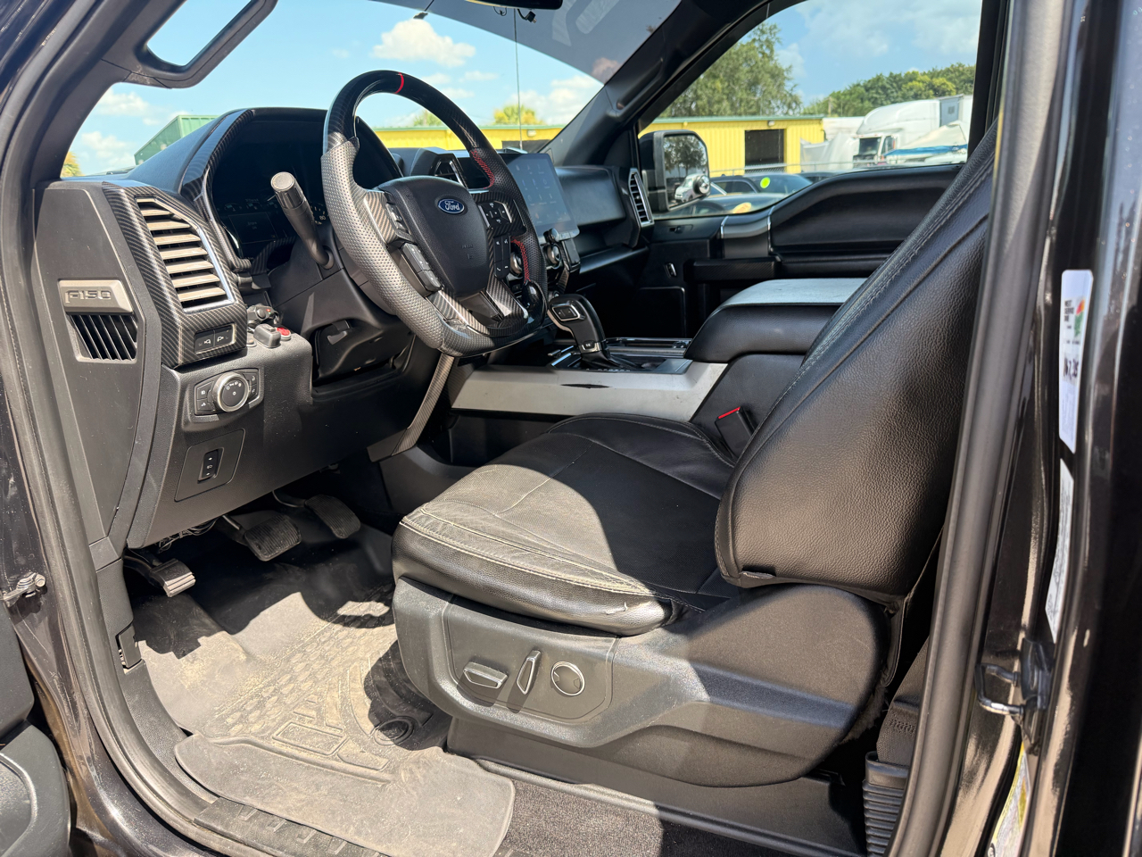 Ford F-150 4WD SuperCrew 157" Lariat w/HD Payload Pkg 2015