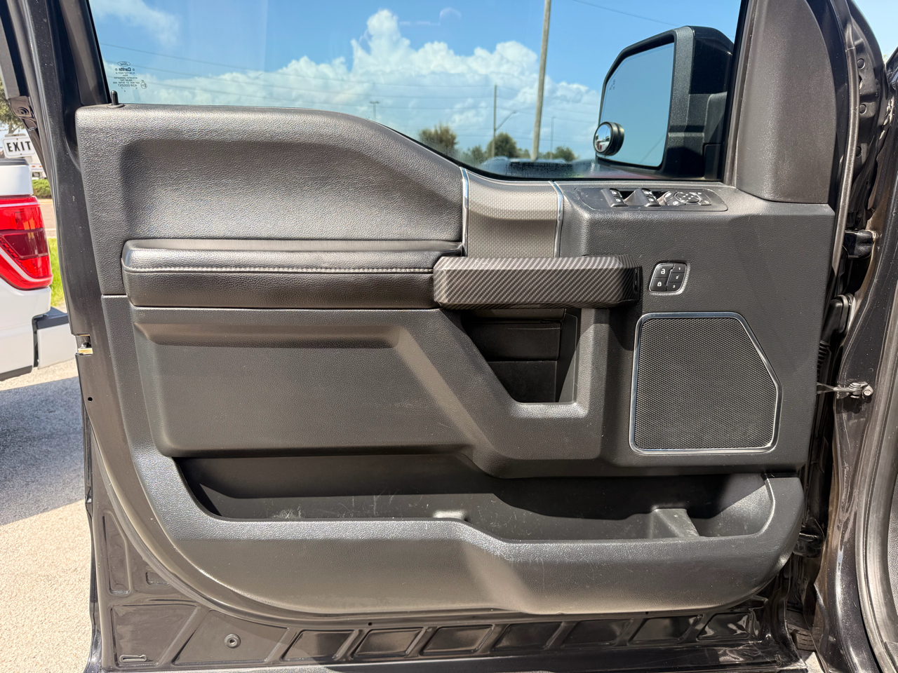 Ford F-150 4WD SuperCrew 157" Lariat w/HD Payload Pkg 2015