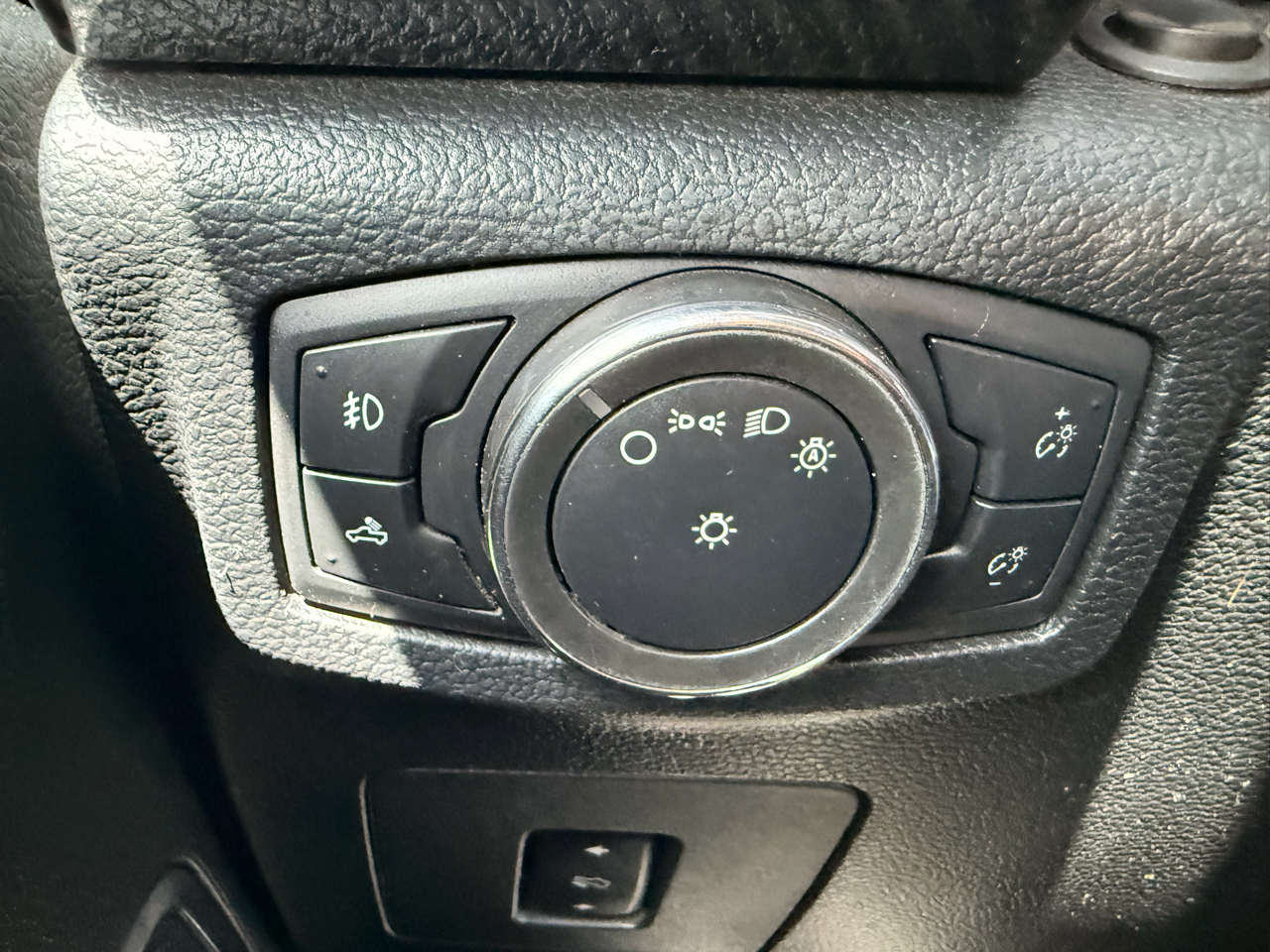 Ford F-150 4WD SuperCrew 157" Lariat w/HD Payload Pkg 2015