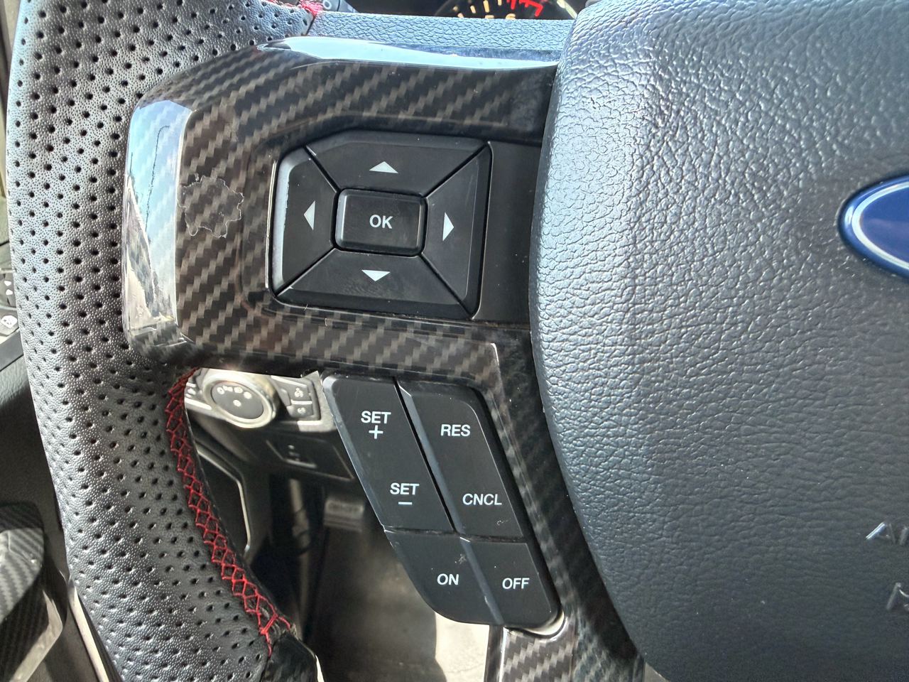 Ford F-150 4WD SuperCrew 157" Lariat w/HD Payload Pkg 2015