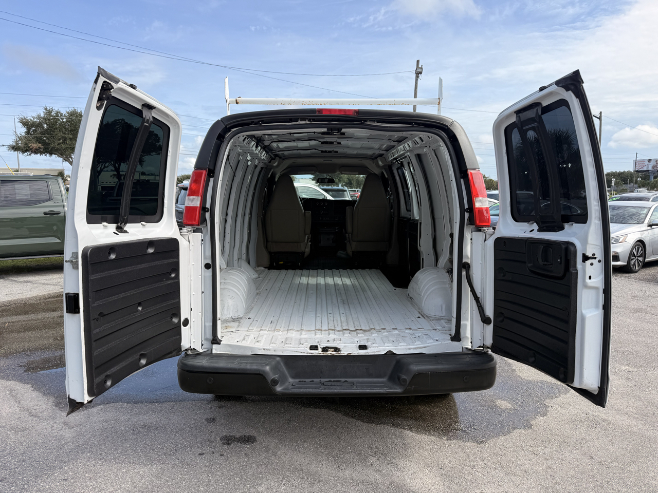 Chevrolet Express Cargo Van RWD 2500 135" 2020