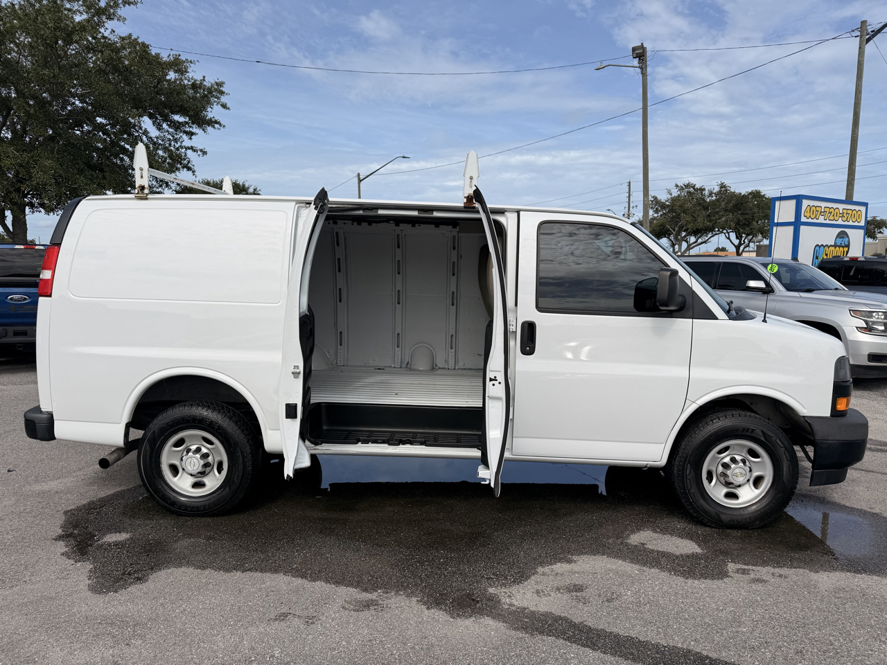 Chevrolet Express Cargo Van RWD 2500 135" 2020
