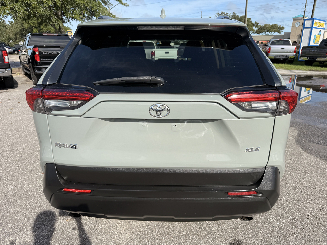 Toyota RAV4 XLE FWD (Natl) 2019