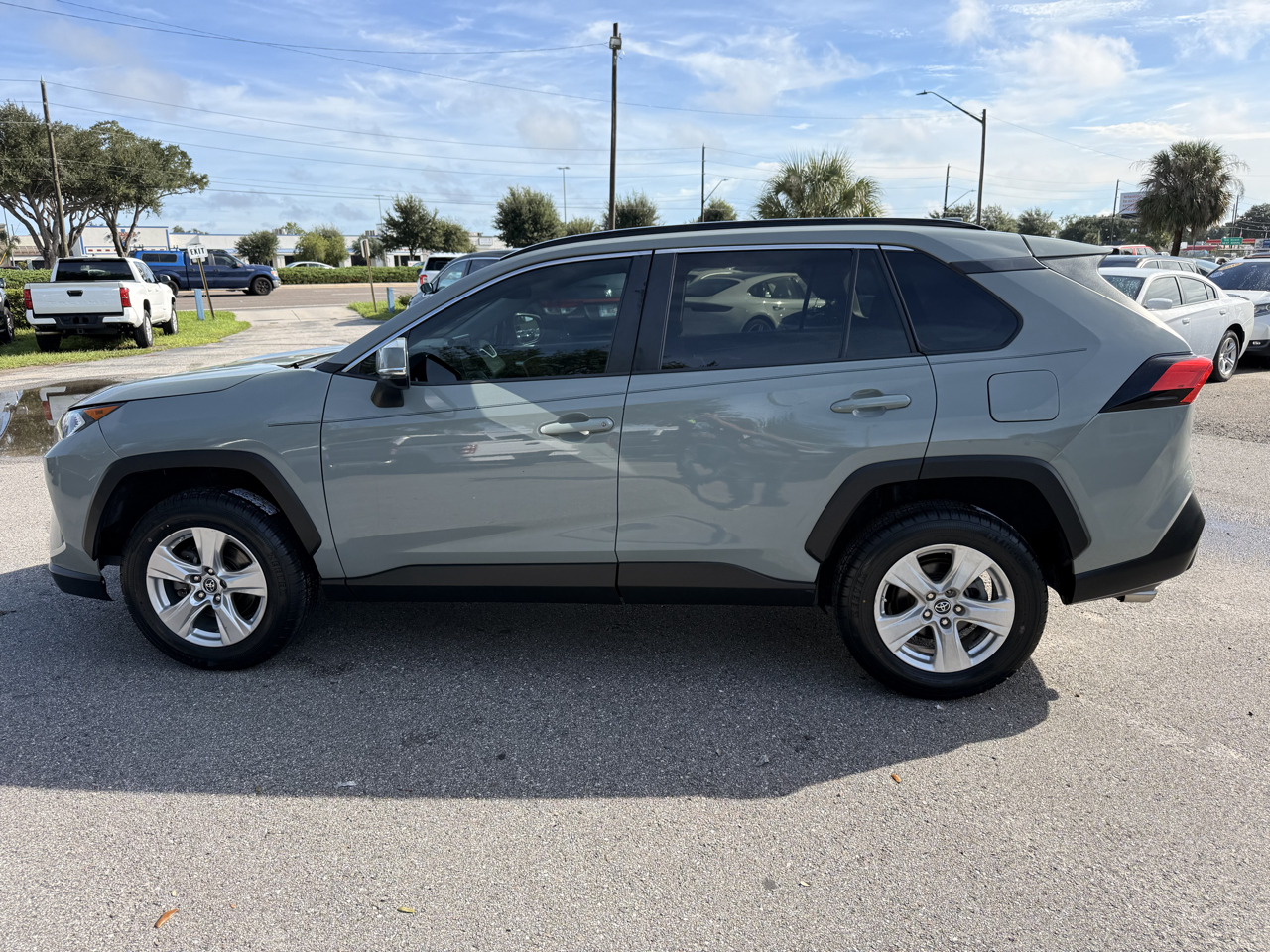 Toyota RAV4 XLE FWD (Natl) 2019