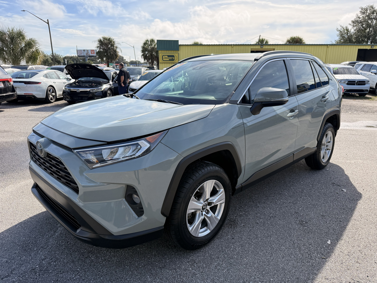 Toyota RAV4 XLE FWD (Natl) 2019