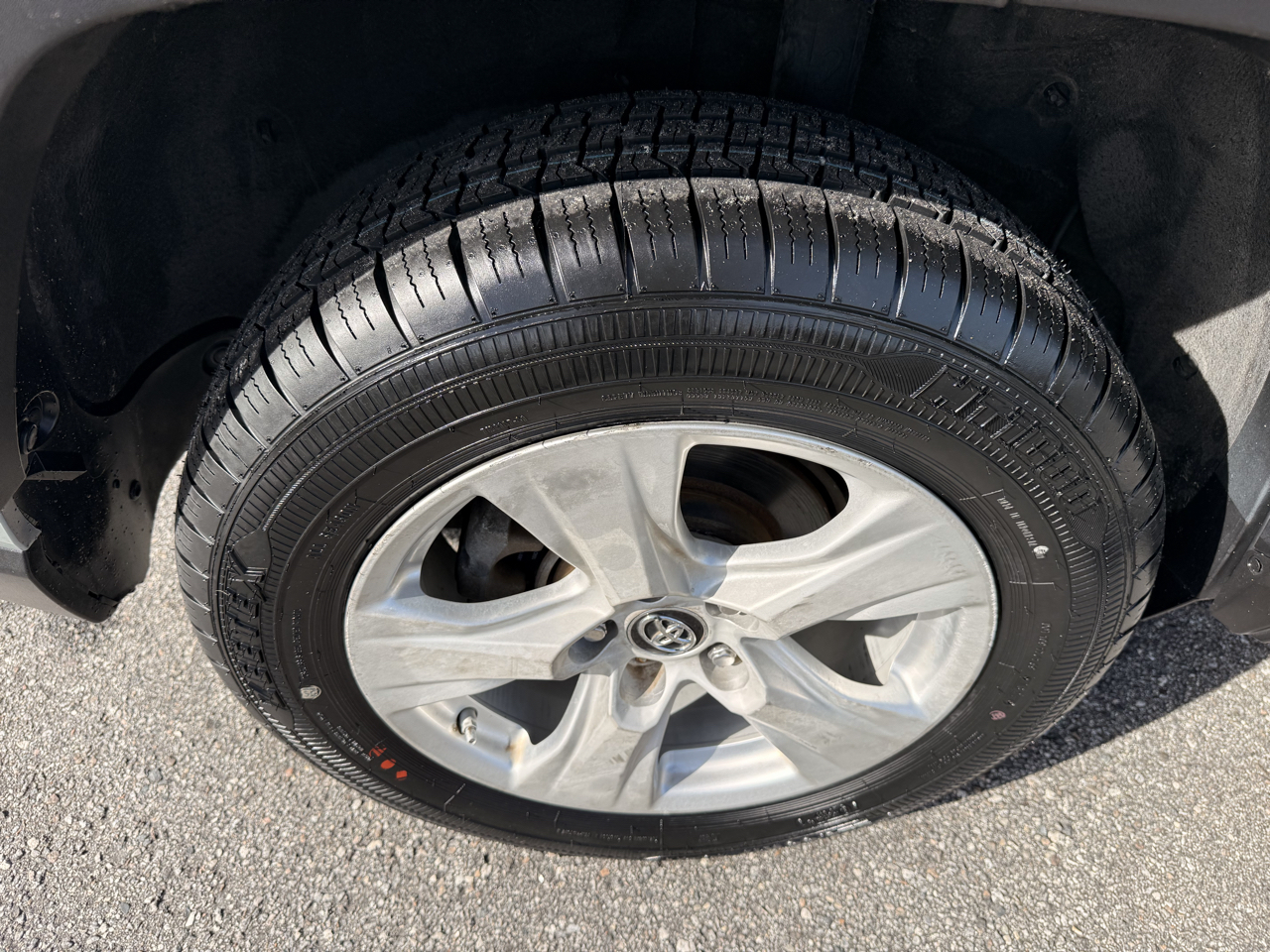 Toyota RAV4 XLE FWD (Natl) 2019