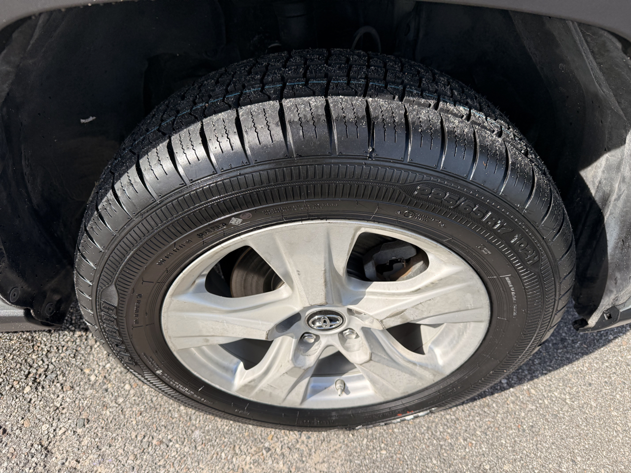 Toyota RAV4 XLE FWD (Natl) 2019
